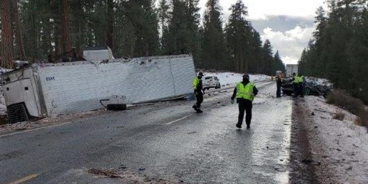 Semi slid into oncoming traffic on Oregon highway, triggered fatal 4-vehicle crash