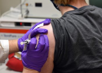 Oregon hospitals wait days to administer COVID-19 vaccine, Moderna vaccine expected soon