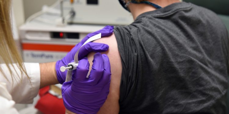 Oregon hospitals wait days to administer COVID-19 vaccine, Moderna vaccine expected soon