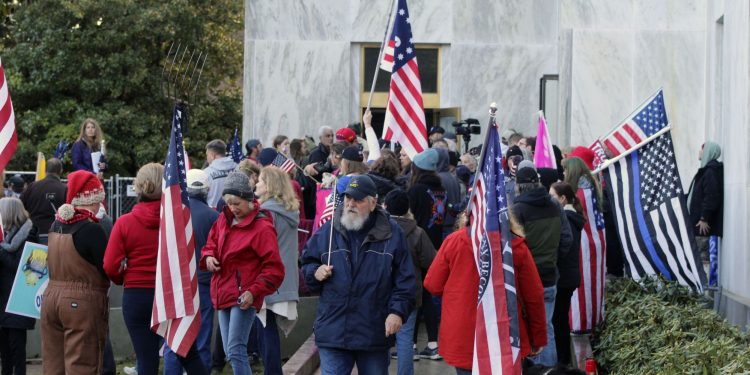 Armed Protesters Storm Oregon State Capitol, Break Windows, Attack Reporters