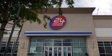 Some 24-hour Fitness gyms bring equipment outdoors to adapt to Oregon restrictions