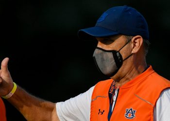 Oregon Ducks coach Mario Cristobal addresses Auburn “rumors” as signing day looms