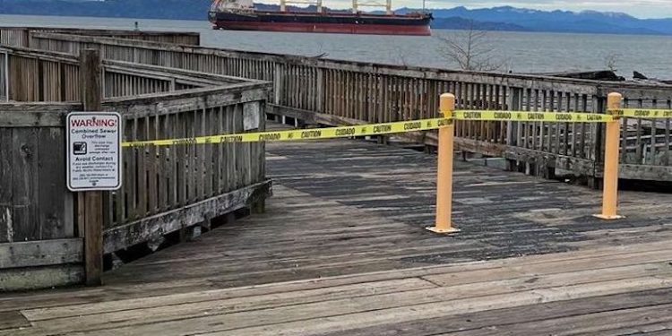 The 6th St. Viewing Platform is closed until further notice due to structural concerns