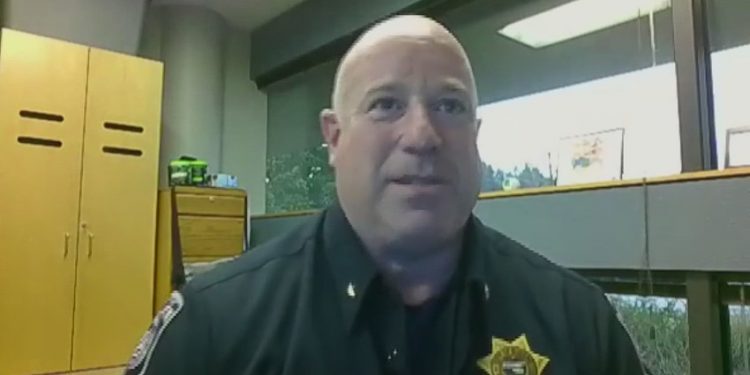 Police Seek ER Nurse Who Helped Save Driver’s Life at Crash Scene