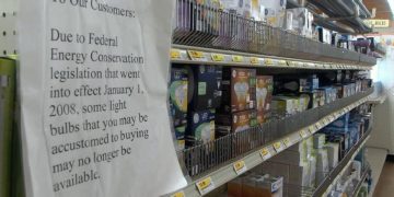 Oregon Bans Sale of Fluorescent Lightbulbs in Push for Environmental Protection