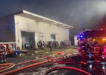 Eugene Springfield Fire Crews Quickly Contain Commercial Fire in Glenwood