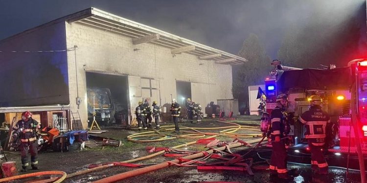 Eugene Springfield Fire Crews Quickly Contain Commercial Fire in Glenwood