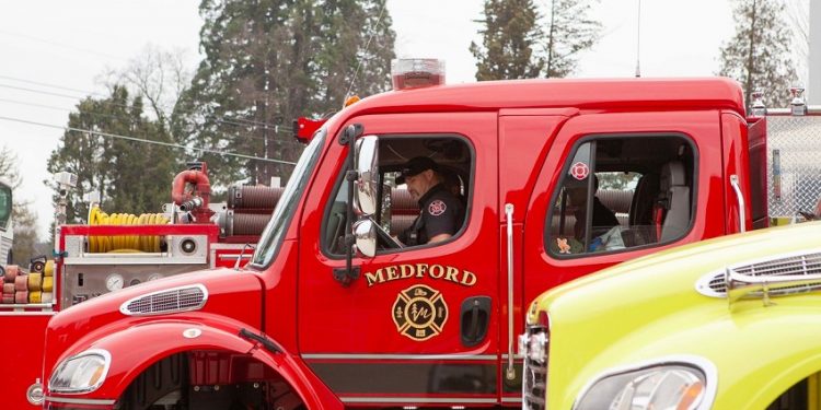 Oregon Mobilizes Additional Firefighting Teams to Assist with Southern California Wildfires