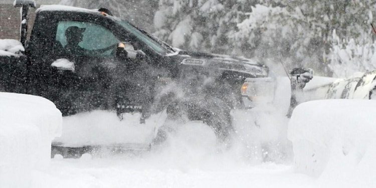 Winter Storm Hits Oregon, Road Crews Work to Keep Routes Safe