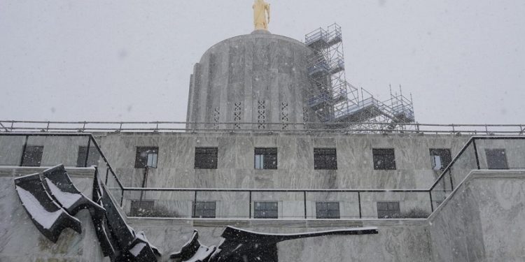 Oregon Economic Forecast Shows Slight Increase, But Caution Urged Amid Federal Uncertainty