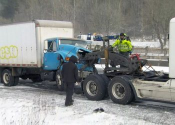 Multiple Vehicle Crashes Cause Major Traffic Disruption on I-84 Near Multnomah Falls