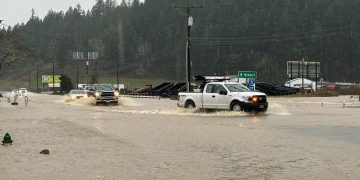 Flood Warning Issued for Douglas County, Oregon Amid Severe Weather