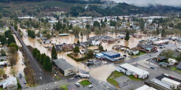 Severe Flooding Affects Douglas County, Oregon: Residents Urged to Exercise Caution