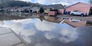 Flooding in Sutherlin, Oregon: Residents Fear the Worst as Water Levels Rise