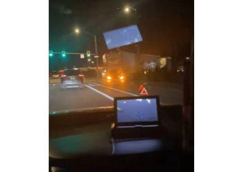 Traffic Disruptions Expected in Eugene Due to Damaged Traffic Light Pole