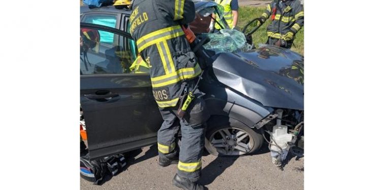 Crash in Eugene Leads to Vehicle Rescue and Hospitalization