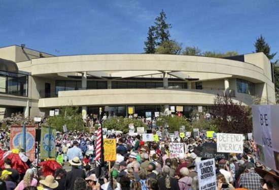 Thousands of Eugene Residents Rally in “Hands Off” Protest Against Trump and Musk