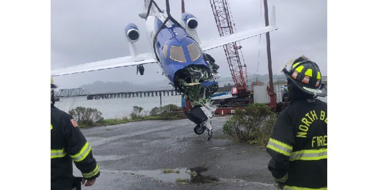 Plane Skids Off Runway at Southwest Oregon Regional Airport, Five Rescued