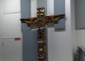 Eugene School District to Remove Totem Poles Amid Cultural Controversy