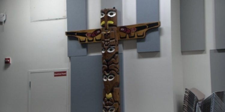 Eugene School District to Remove Totem Poles Amid Cultural Controversy