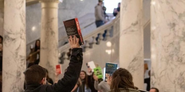 Oregon Lawmakers Consider Bill to Safeguard Diverse Voices in School and Library Books