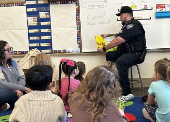 Astoria police visit Head Start class for storytime and tour