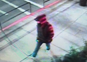 Astoria Police search for armed robbery suspect after Safeway employee robbed at gunpoint
