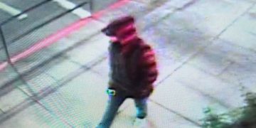 Astoria Police search for armed robbery suspect after Safeway employee robbed at gunpoint