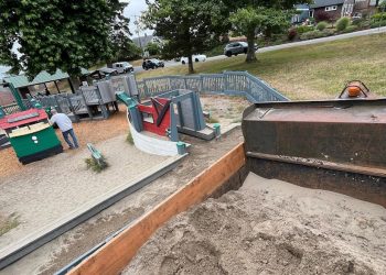 Astoria Parks & Recreation replenishes sandbox at Tapiola Park